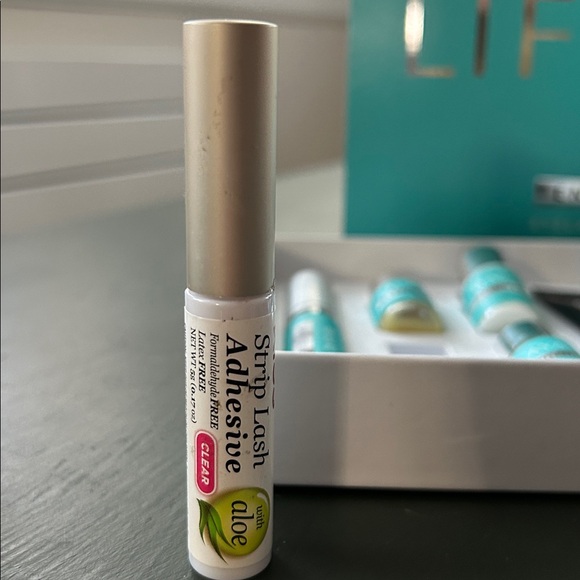 Ayasal and Mellucci Eyelash Lift and Tint Kit bundle - Picture 5 of 10